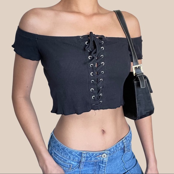 Off shoulder crop top π€ - Picture 2 of 4